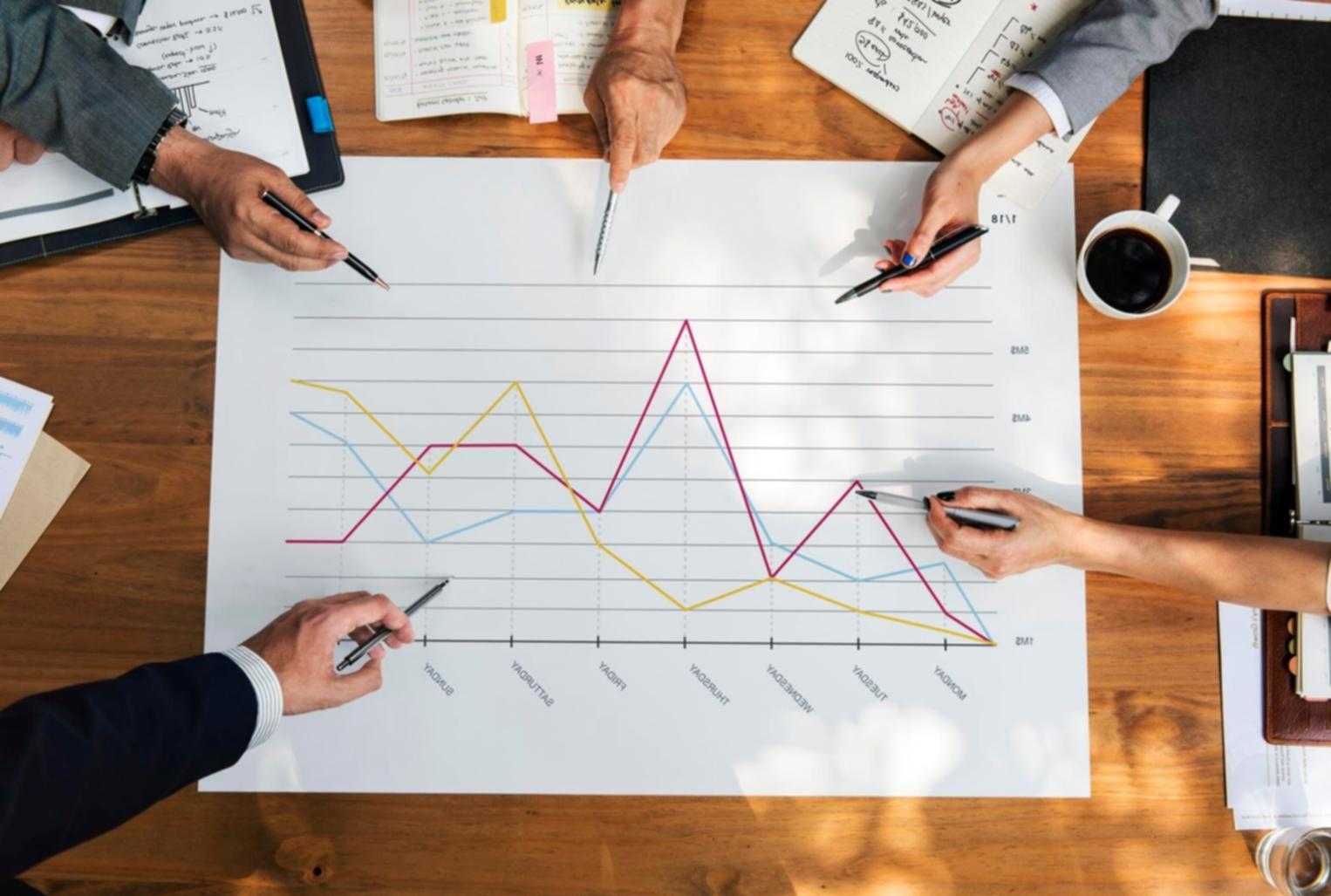 Interaktive Code-Analyse mit Highlighting von Performance-Engpässen und Optimierungspotentialen
